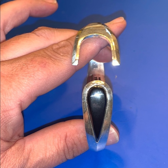 Sterling silver n black onyx hinged bracelet - Picture 2 of 6